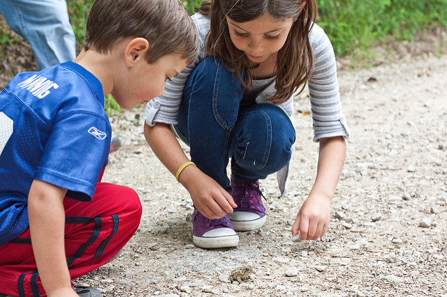 Outdoor nature play via The Risky Kids